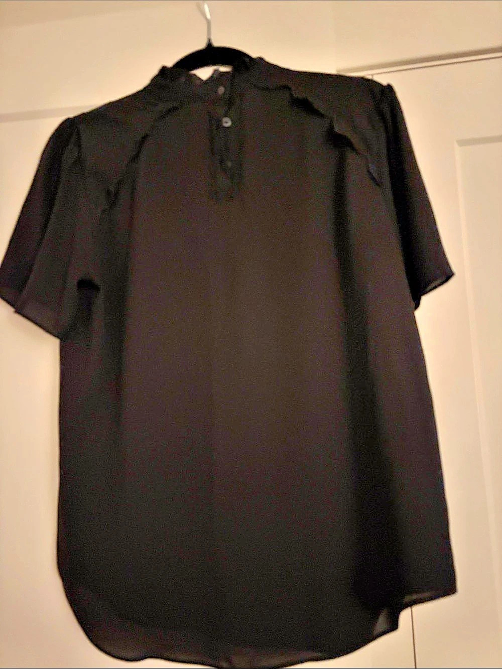 Ann Taylor Ruffle Blouse in Black Size Small Like New
